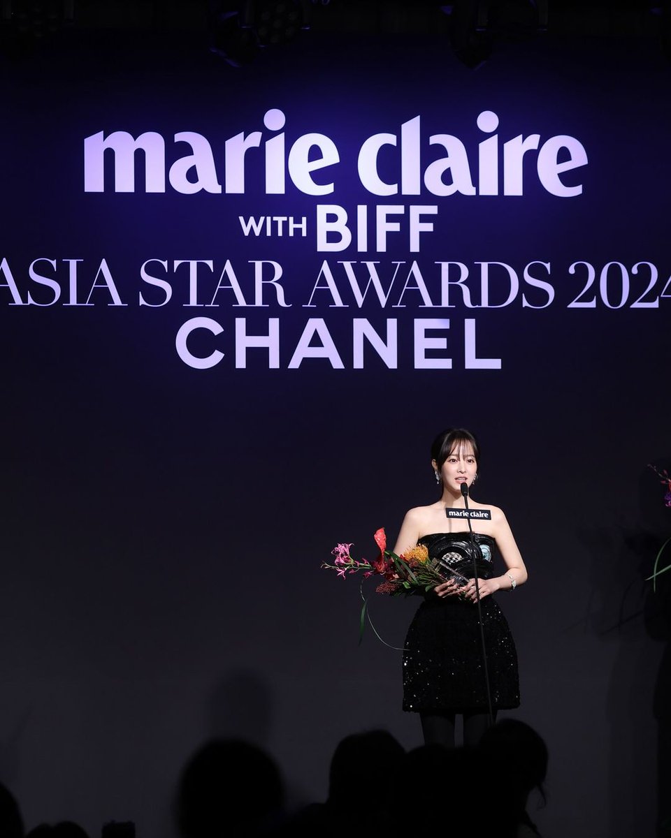 Dearest_Daphne's tweet photo. #ParkBoYoung is awarded with the Asia Wide Award from Marie Claire Asia Star Awards 2024. This award is given to an actor who expands beyond Asia to the world ✨

"Marie Claire, who gave me good memories of BIFF, thank you and I will work hard to be loved even more in the world." https://t.co/VqN4b84491