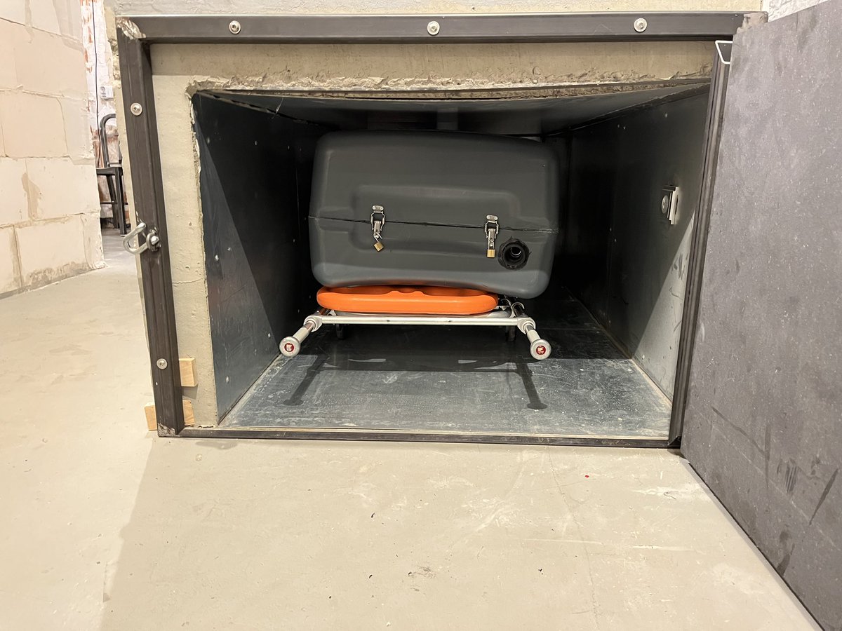 A quiet afternoon for <a href="/yohan555/">yohan555</a>