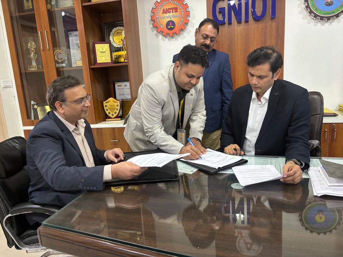 GNIOTCollege's tweet image. GNIOT signs an MOU with Gennext IT on October 1, 2024, to prepare students for the industry. Led by CEO Amit Gupta, this partnership bridges academia and industry for future IT professionals.

#MOU #SkillDevelopment #IndustryCollaboration #EmpoweringStudents #GNIOT #GennextIT