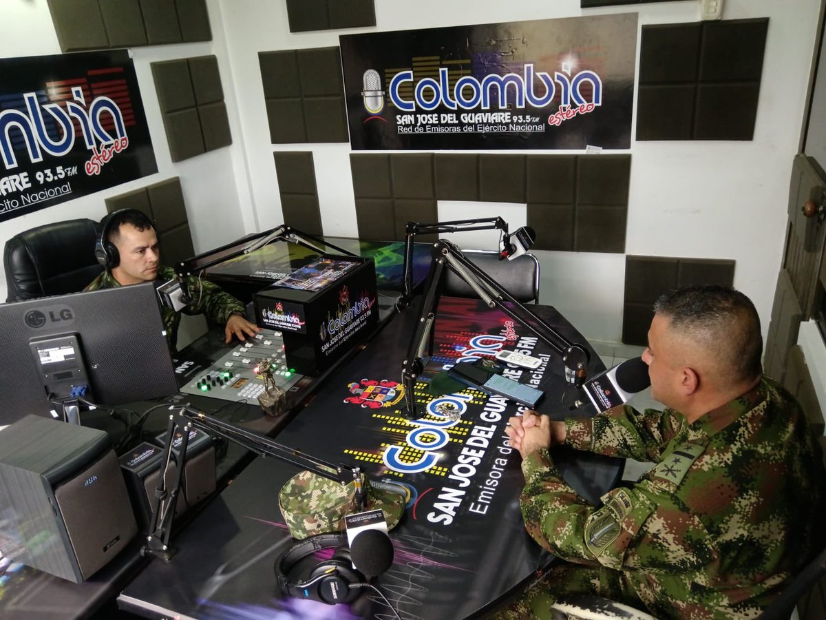 Ejercito_Div4's tweet photo. ¡Nuestras niñas, niños y jóvenes son una prioridad!
El Teniente Coronel Pablo Enrique Restrepo, comandante del #BATOT6 de la @Ejercito_Div4, conversó con los oyentes de @emisoraejercito sobre la campaña #GeneraciónFuturo, destacando la responsabilidad compartida de protegerlos. https://t.co/olSB3BjRBL