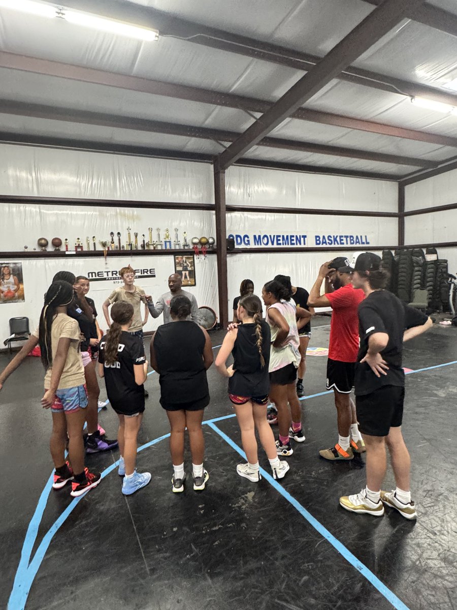 Thank you <a href="/A_D3/">Al Davis</a> for stopping by the gym yesterday for <a href="/prox301/">Aubre Prox</a> and also talking with the other girls.