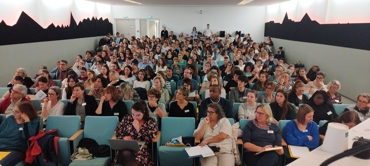 CndpfActus's tweet photo. Une première intervention de François de Singly, qui nous plonge au coeur de la famille, de son évolution, des changements de regards et d'habitudes. https://t.co/mQ3Cb9TAhy
