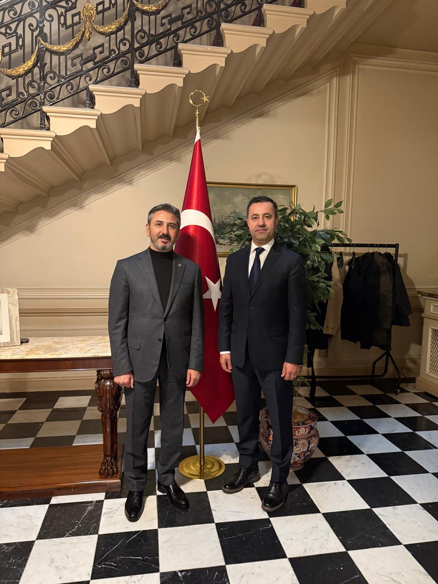 📍Londra Büyükelçiliği

İngiltere ziyaretimiz kapsamında Londra Büyükelçimiz Sn. Osman Koray Ertaş, Londra Başkonsolosumuz Sn. Korkut Tufan, Türk İskoç Ticaret Odası Başkanı Sn. Şahin Vahap Fırat ve AK Parti İngiltere Temsilcisi Sn. Erdal Yetimov ile bir araya geldik. 

İlgi ve