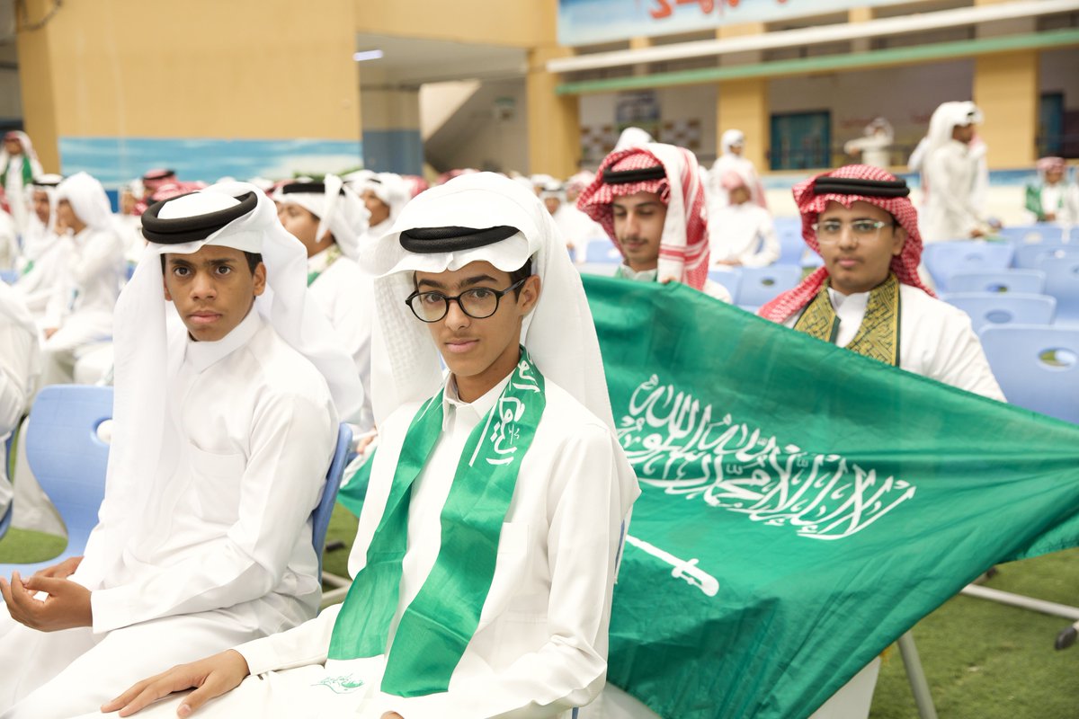 MOE_NJR's tweet photo. #شاهد |
#صور: الاحتفاء بـ  #اليوم_الوطني_السعودي94 بمدرسة الشيخ محمد بن عثيمين الثانوية. 
#نحلم_ونحقق 94 https://t.co/nMpyKSSHj9