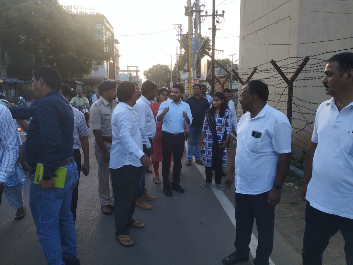 DmKalahandi's tweet photo. Collector along with committee members of Maa Manikeswari Chhatar Yatra visited Jenakhal to Maa Manikeswari temple to see the preparation of ensuing Chhatar Yatra.
@Culturedeptt https://t.co/bcY7Xu1I1y