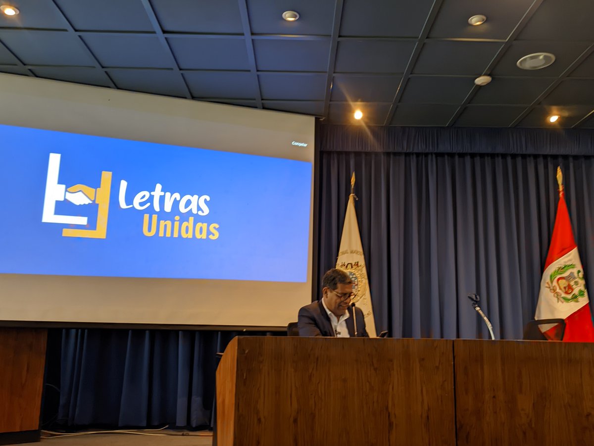 LetrasUnidas_24's tweet photo. Muchas gracias a trabajadores de la Facultad de Letras de la #UNMSM en nuestro primer diálogo con nuestro candidato Alonso Estrada, en la cual se presentaron propuestas y se recogieron aportes para enriquecer nuestro plan de trabajo. #Biblioaldecanato #Marcael5 #LetrasUnidas https://t.co/gquxsagtIO