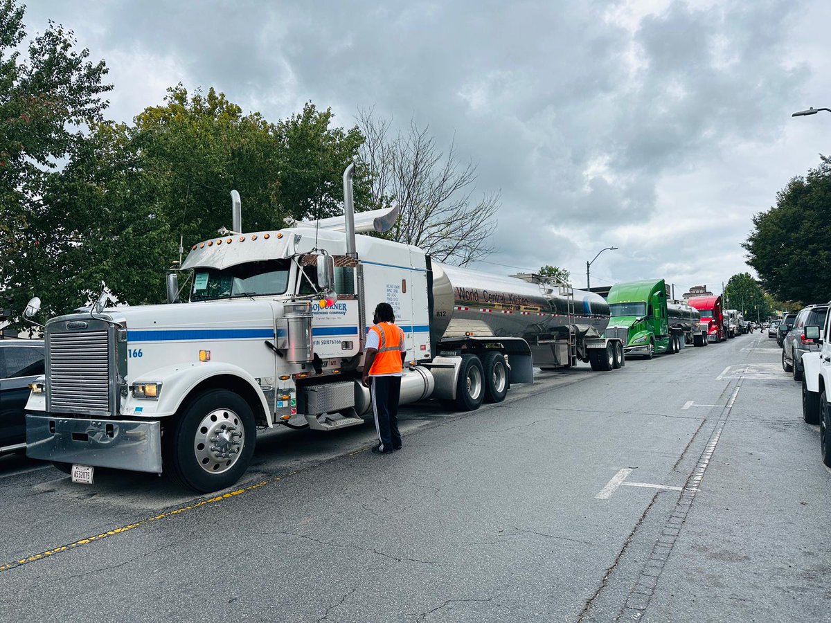 In the aftermath of Hurricane #Helene, our nonprofit partner <a href="/WCKitchen/">World Central Kitchen</a> is distributing hot meals in FL, GA, NC &amp; TN. They've deployed 5 tanker trucks of water to NC to assist with the water shortage &amp; activated 2 helicopters for scouting &amp; food deliveries to reach those in need