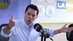 JCFloriant's tweet photo. "El mejor periodismo es el que incomoda, el que te hace tener encima a las bodegas, a los poderosos y al gobierno... lo demás son relaciones públicas"

                                      @lcvelez 

Nada más que agregar.
