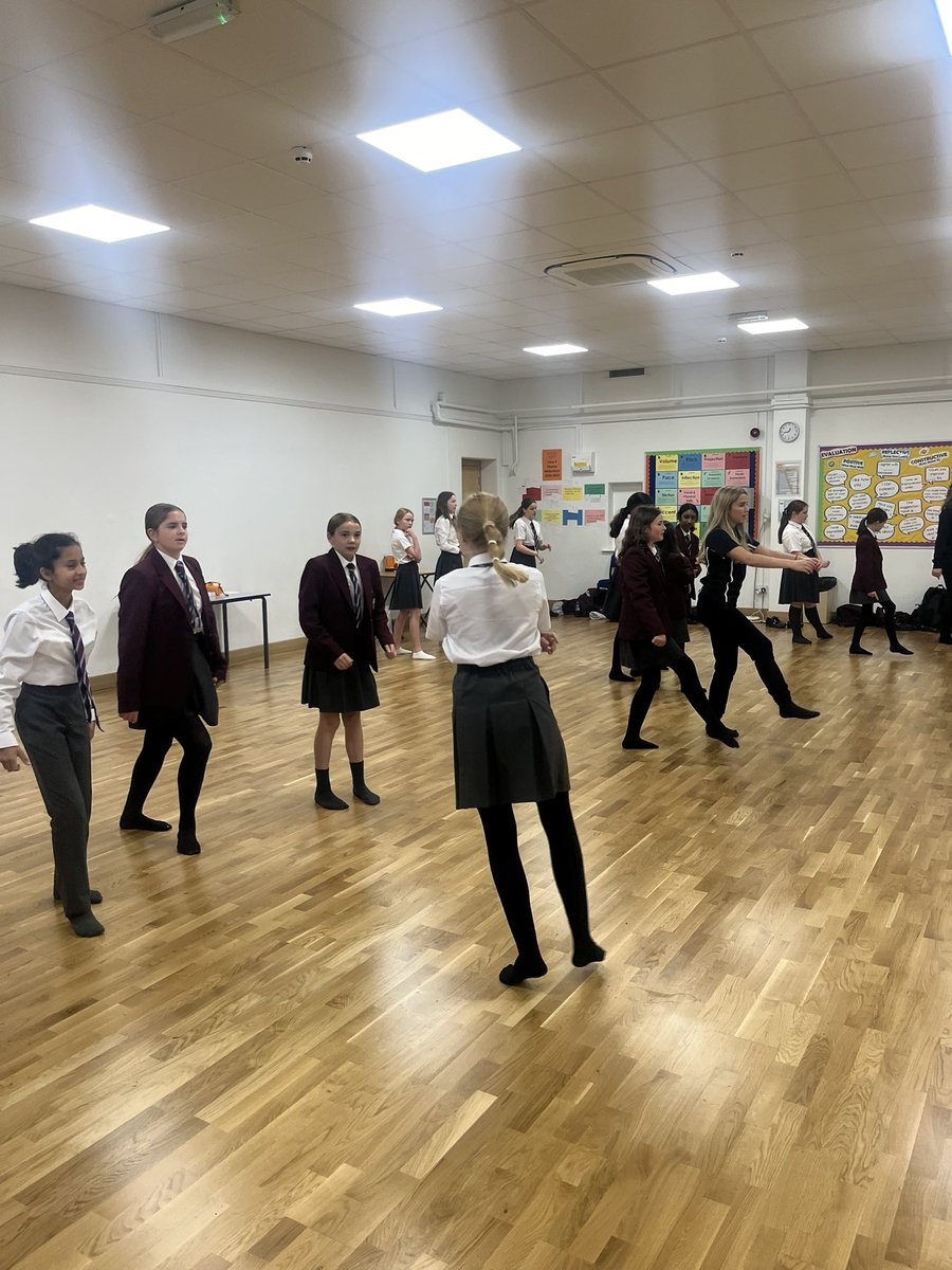 SGSPEDept's tweet photo. Great to see lots of #SGSYear8 &amp; #SGSYear7 pupils at dance club today! They are all working hard on their new choreography 🙌🏼✨ #SGSDance #SGSDifference #SGSPE https://t.co/pAaZuwpFcO