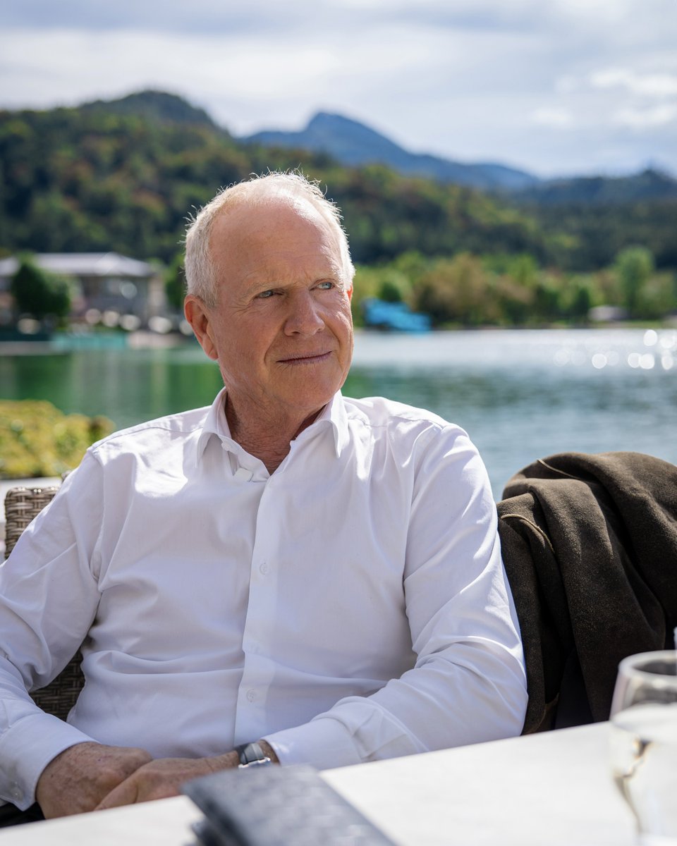 Verdienstkreuz für medizinisches Wunder
 
Alena Buyx – die ehemalige Vorsitzende des deutschen Ethikrates - bekam soeben vom Bundespräsidenten das Verdienstkreuz verliehen. Für aufrechte Haltung ganz ohne Rückgrat. Frau Buyx hatte u.a. auf sehr unethische Art und Weise Ungeimpfte