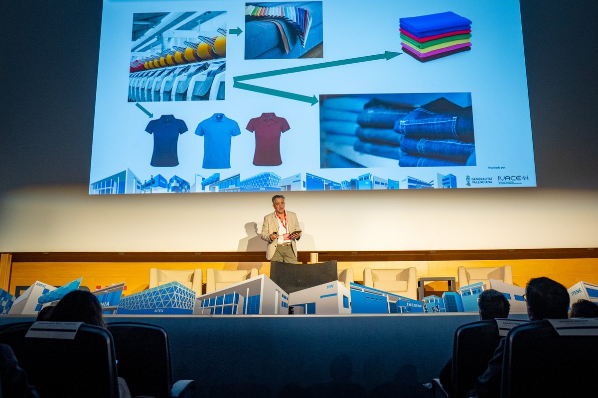 aitex_es's tweet photo. #AITEX ha participado en el bloque de Innovaciones desarrolladas por empresas en colaboración con los institutos tecnológicos de @Redit_es de #REDITSummit2024 a través de la ponencia de Raúl García de Recuperados Llácer, quién ha hablado sobre la I+D en el reciclaje textil. https://t.co/Fnv7uYT2jW