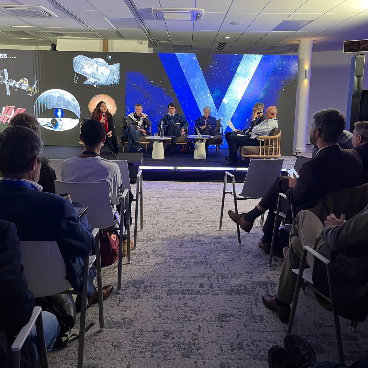 Way4Space's tweet image. 🚀🎙️1ère table ronde de la journée :

Enjeux de l&apos;installation sur la Lune, en termes de mobilités spatiales 🌕

➡️ Alban GUYOMARC&apos;H
➡️ Maria-Antonietta PERINO
➡️ Alexis PAILLET
➡️ Isabelle SOURBES-VERGER

#NextSpace2024 #Innovation #SpaceMobility