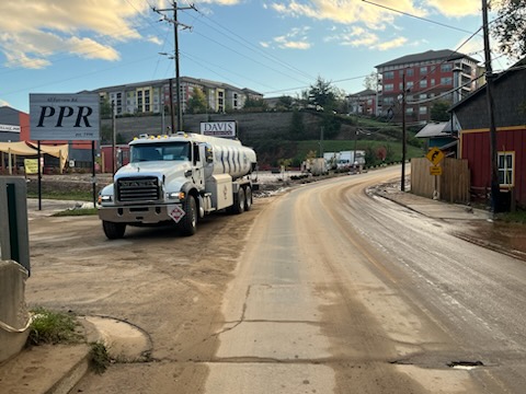 RKAEnergy's tweet photo. RKA is proud to be on the ground and helping w/ the relief efforts in Asheville, NC. #RKA #rescue #northcarolinaflood #asheville #flood #FloodRelief #flooding2024 https://t.co/Zl20TgOh37