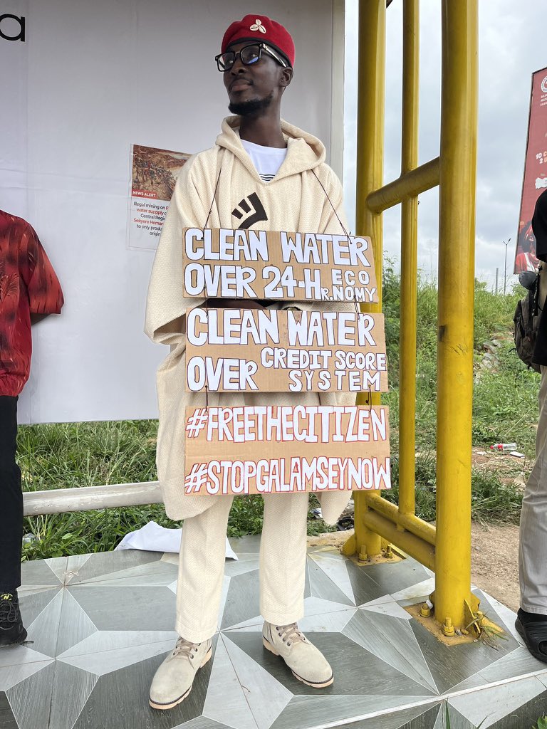 TheGhanaInsider's tweet photo. How it started and how it’s going #FreetheCitizens #StopGalamsayNow #StopGalamoseyNow ✊🏾🇬🇭🔴⚫️ https://t.co/j19Ig1INNl