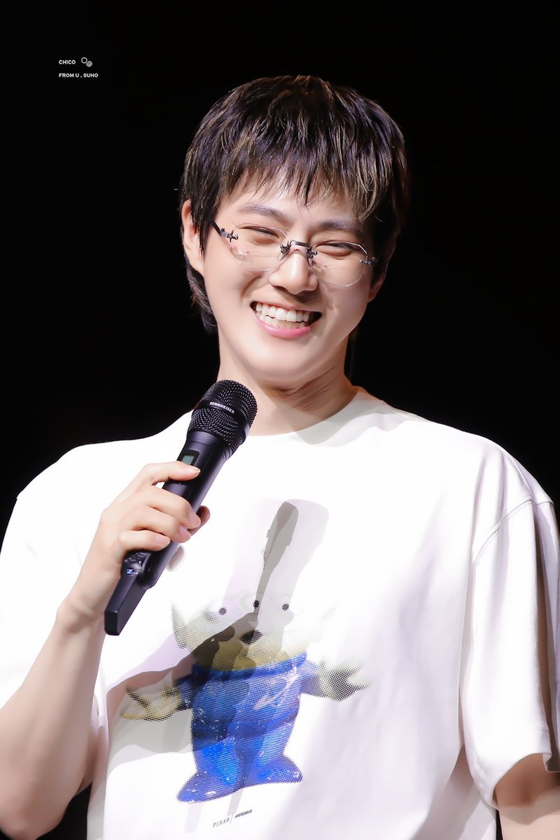 사이즈 미스난 이유.. 
쬐그매보이는데 실제론 거대함 
   __🐰__
/               \
|                 |
    🦵🦵

240728 #수호 #준면