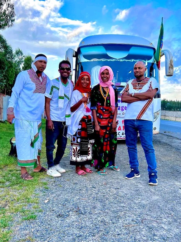 ✍️Bagaa geessan !

👉  Irreechi Waltajjii Tokkummaafi Miidhagina Sabaafi Sablammootaati!  
👉እሬቻ የብሔር ብሔረሰቦች የአንድነትና የውበት  መድረክ ነው!  
👉Irreechaa is a Platform of Unity and Beauty for Nations and Nationalities. 
irreecha2017