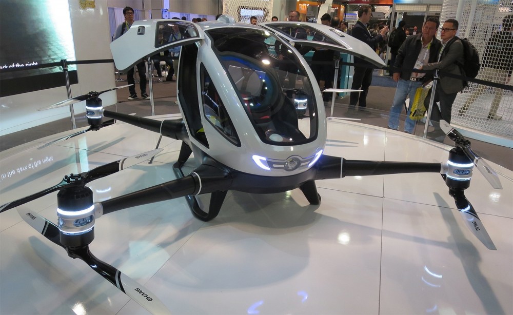 Цусны төвөөс Амгалан руу дроноор цус тээвэрлэж, хоёр хүний амь аварчээ #дэвшил  Удахгүй дрон үүрээд ниснэ бөглөхгүй Харин агаар мөргөлдөж бууж ирээд байх болов уу