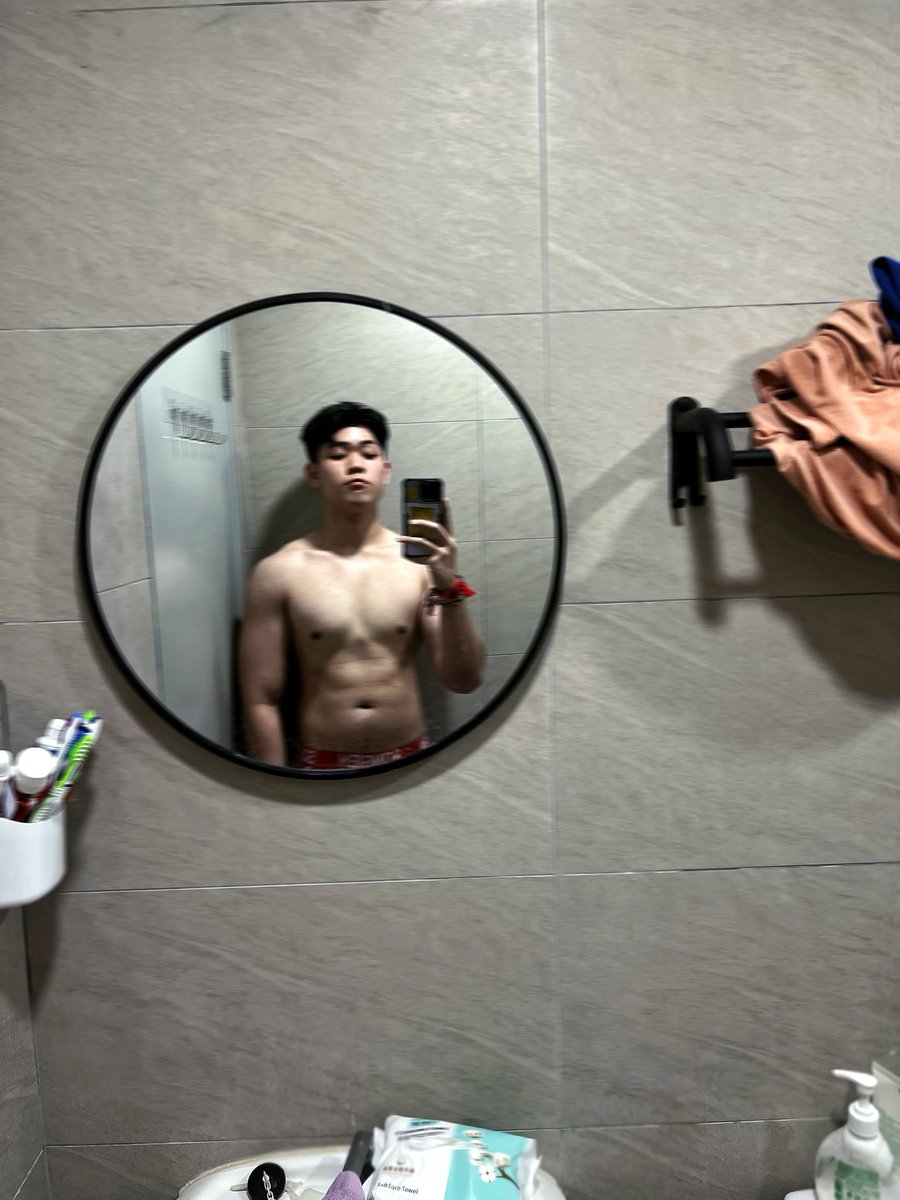 昨天超多人私信约我开价！我吓一跳！！

Link：onlyfans.com/aluk77/c6