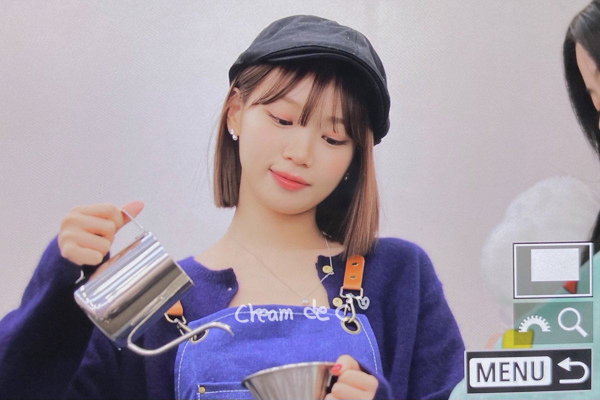 CreamdeC_'s tweet photo. 241003 알바생이참잘해요~ #채원이어흥 🐯 #김채원 #CHAEWON #LESSERAFIM #르세라핌