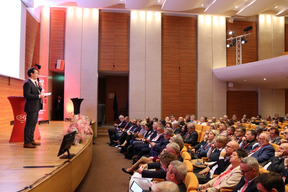 JulienGondard_'s tweet photo. C’est une première. Les collèges salarié et employeur des #CMA sont réunis à @CMAFrance_ pour une conférence sociale ➡️ Une journée essentielle dans le cadre de notre plan de transformation #CAP2027 pour un réseau plus fort et plus durable, toujours plus au service des artisans✔️ https://t.co/3M7Tq3ytda