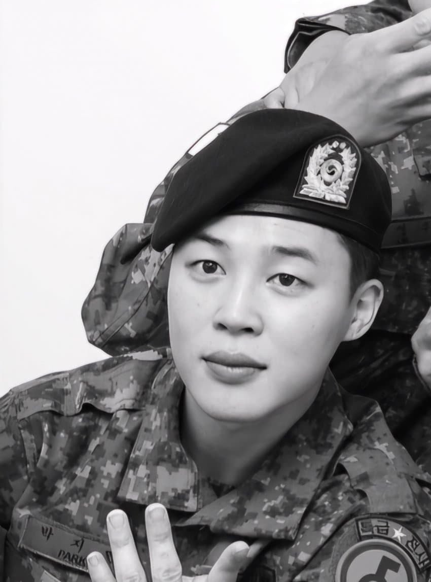 kimjeonayesha's tweet photo. Our JIMINE get Special forces mark on top of his unit's mark. He is doing soo great in the military🪖 his skills and his hard work giving him respect. Proud at him🫡💜

PARK JIMIN THE SPECIAL WARRIOR
PARK JIMIN THE SPECIAL WARRIOR
PARK JIMIN WE PROUD OF 
OUR SPECIAL WARRIOR JIMIN https://t.co/1w7nOsLy20