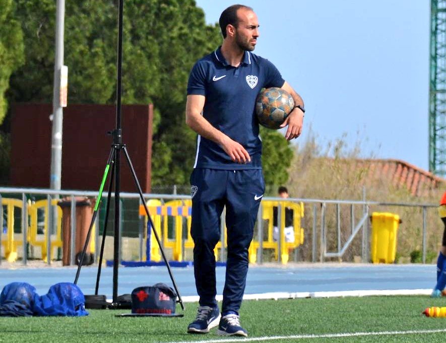 Gol_Cat's tweet photo. @ce_vilassar Fede Saracho, coordinador Calella:

"Durant el juliol i l'agost tanquem plantilles i vinculem jugadors. Sinó, amb 500 fitxes, és inviable"

"El món dels pares és particular. Hi ha qui executa pagament i validació en cinc minuts, i d’altres que has d’estar mes i mig al darrere" https://t.co/Fe1T3zUbms