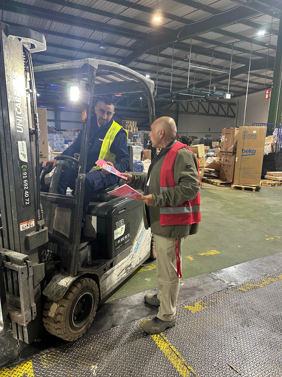 ETF_Europe's tweet photo. 🗣️ #FairLogistics: 🇪🇸 Spanish ETF affiliate @FSCdeCCOO organised actions across the country to target giant companies that are not doing enough to protect their workers from #labour rights violations.
🤝We stand in #solidarity with hundreds of thousands #logistics workers in the EU that fight for better working conditions! On the target list:
#DHL #Amazon #FedEx #ONTIME