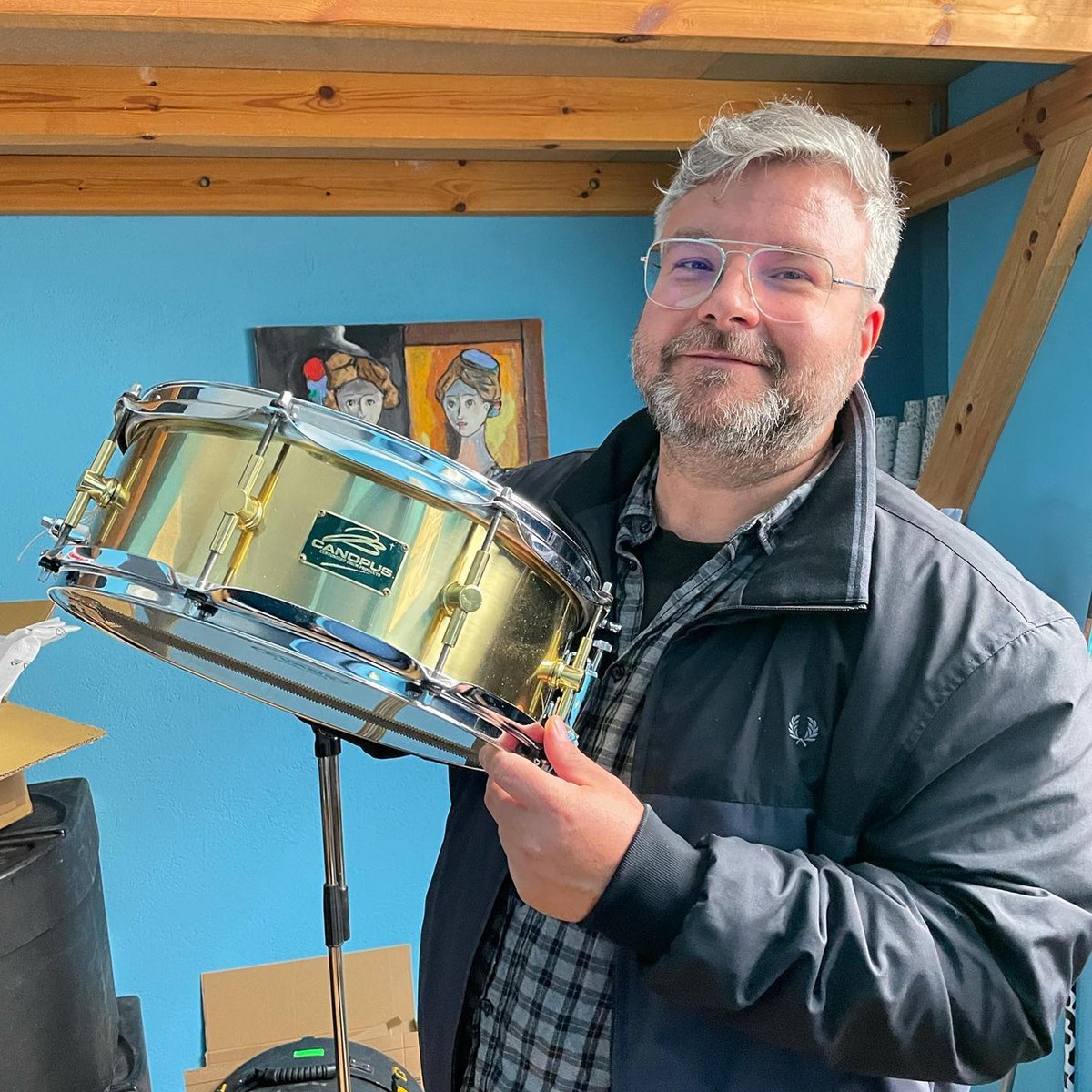 Reunit amb l’artista a l’estudi de gravació, contribueix de manera decisiva i determinant a crear el so i l’estructura de la cançó. La seva tasca és la de l’entesa estètica amb el grup.
EL PRODUCTOR

21h avui a LA BARRERA DEL SO 
<a href="/radio4_rne/">radio4_rne</a>