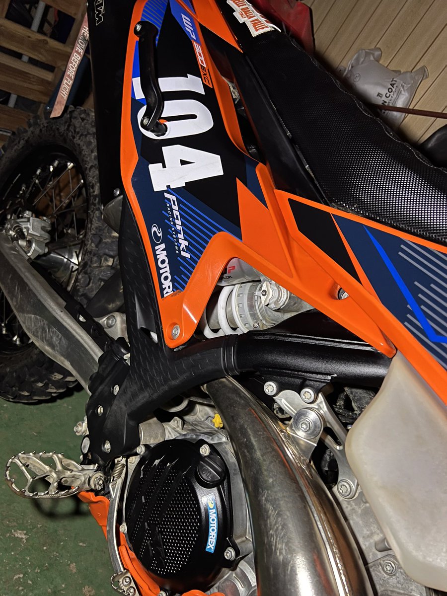 ワックスかけたらテカテカになったw
#零8 
#オフロードバイク洗剤 
＠dj748_zeroeight
