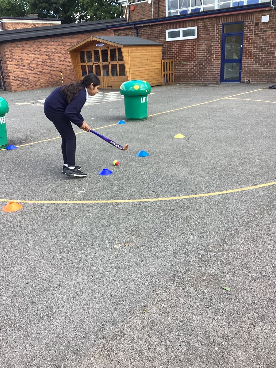 6A <a href="/paganelschool/">Paganel Primary</a> loved their first hockey lesson in PE today!  🏑🥅