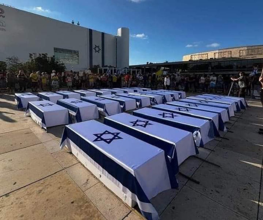 GO HOME...

Dün Lübnan topraklarına girmeye çalışırken Hizbullah tarafından kibarca savaş dışı bırakılan dünkü haberini yaptığımız 32 leş...

Duyguları alalım arkadaşlar ...
Taziyeler yoruma ...