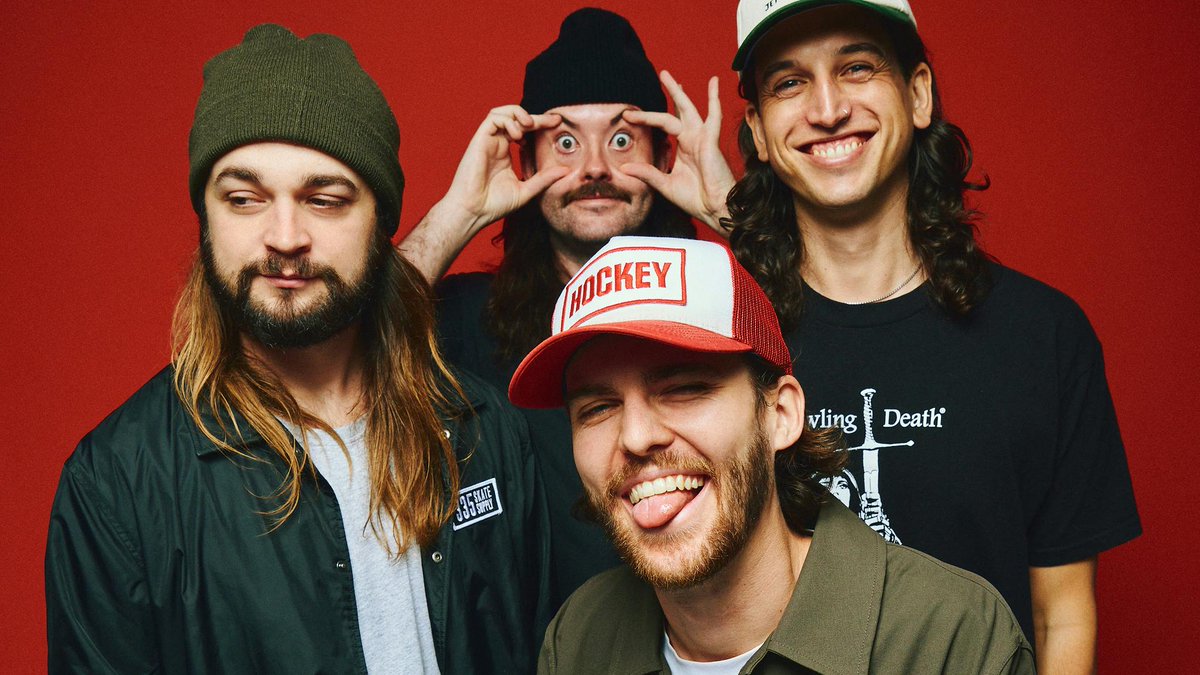 Dear Seattle announce third album TOY, drop new single Evergreen. kerrang.com/dear-seattle-a…