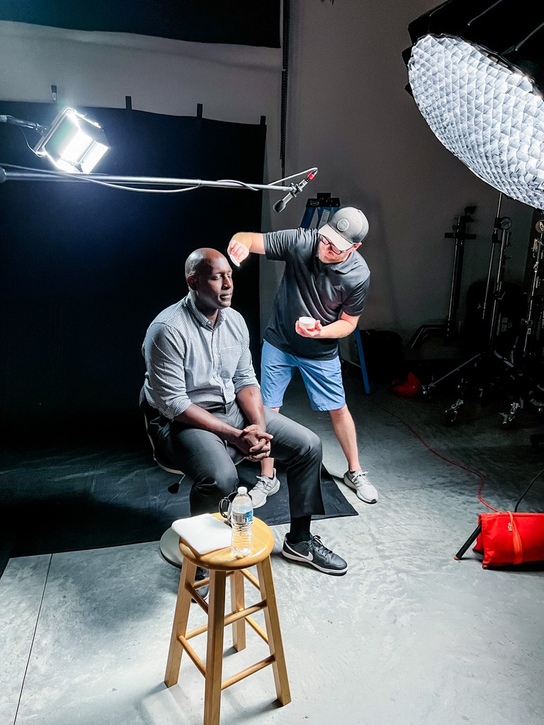 ttcreativegroup's tweet photo. Lighting sets the tone! 🎥 Whether dramatic or playful, we use expert lighting tricks to make your videos shine.
https://t.co/4JLwucdQ1O
#LightingMatters #VideoProduction #SetTheMood #TandTMarketing #CreativeLighting #VideoMagic https://t.co/340jByXtYD