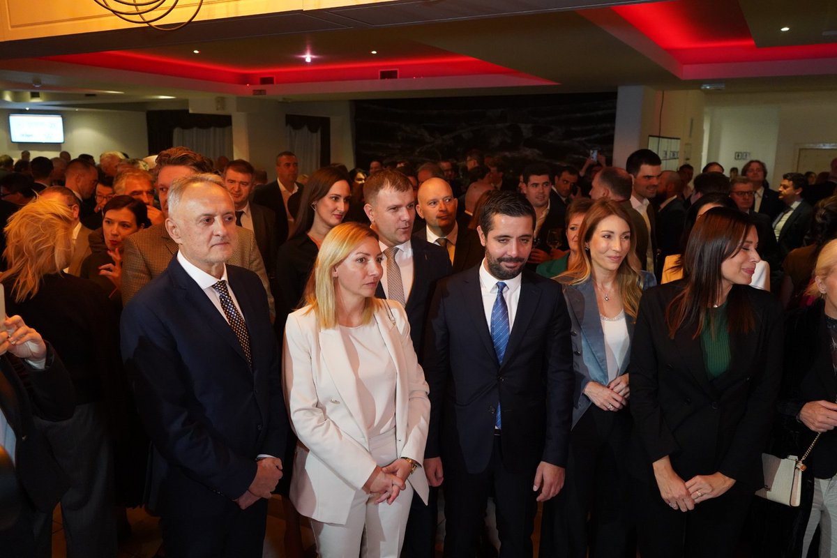 PribicevicU's tweet image. 🎊 Na svecanom prijemu kod ambasadorke #Germany Nj.E. Anke Konrad, povodom 3️⃣4️⃣.godisnjice Dana nemackog jedinstva. 

🇷🇸🤝🇩🇪

#NationalDay #GermanyUnityDay #Srbija #sportsdiplomacy