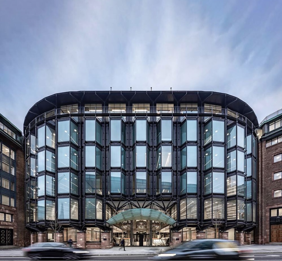 FloorplanSystem's tweet photo. Throwback Thursday: Bracken House, London EC4 - This technically challenging &amp; bespoke #RaisedAccessFlooring installation was completed in 2019 for @MCLGroupPLC  &amp; @JRArchitects #listedbuilding #historicbuilding #ThrowbackThursday https://t.co/IEUnbEw0uF