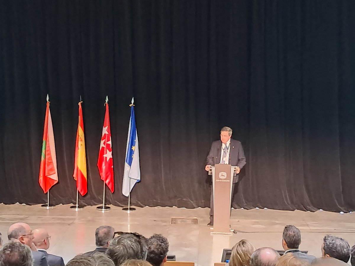 expertoAP_upm's tweet photo. Se celebra hoy el segundo aniversario del @JohnDeere Parla Innovation Center. Más de 8 proyectos I+D de colaboración universidad - empresas para cultivos de alto valor en marcha. Orgullosos de la Cátedra JD-UPM y de todos los exalumnos de la @etsiaab @La_UPM que estan hoy aqui https://t.co/2ldblEY669