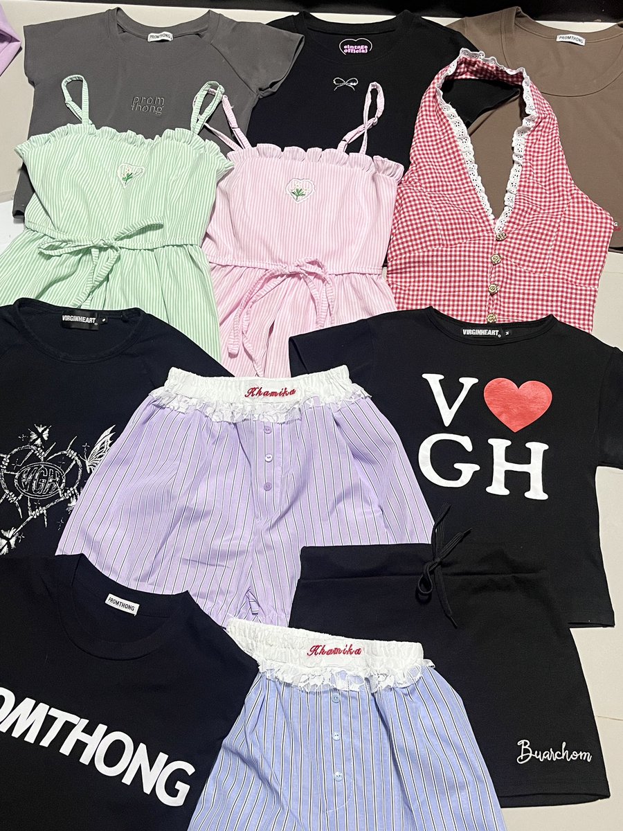 🪄 ส่งต่อเสื้อผ้า used &amp; new 🏖️  

  🫧 มีมากกว่าในรูป ราคาถูกมาก🏄🏻‍♀️

     🐠 รีทวิต + ฟอล   ลด 5฿  🫧 

   🎀 ปักรอเลยคั้บ เดี๋ยวมาเรียกน้า 

       🍎 ลงของวันเสาร์  19.00 

#ส่งต่อเสื้อผ้า #ส่งต่อกระเป๋า #cintageshop #mon2sun #vghbkk  #promthong #kappabkk #promthong #atipashop