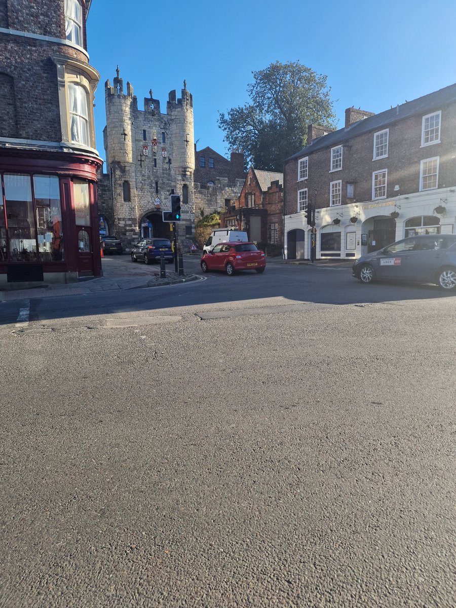 Sam Hartles tweet media