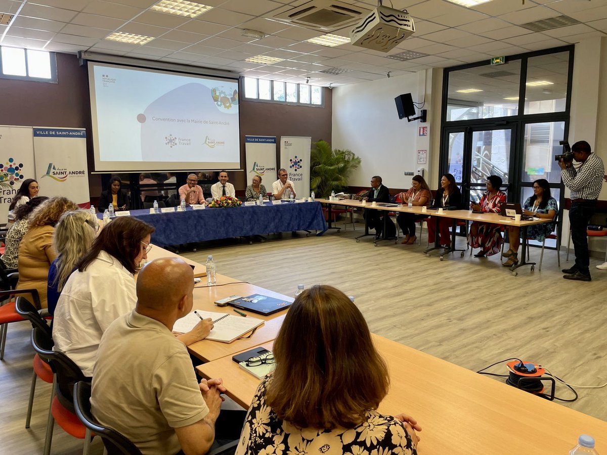 🔛 Temps fort : #Partenariat entre <a href="/FTravail_RUN/">France Travail La Réunion</a> et la Ville de Saint-André 🇷🇪🇫🇷
Proximité des solutions pour accompagner l’#emploi, le territoire et engager une #cooperation renforcée pour l’insertion professionnelle des Saint-Andréens 👏
#initiative #attractivité #facilitation
