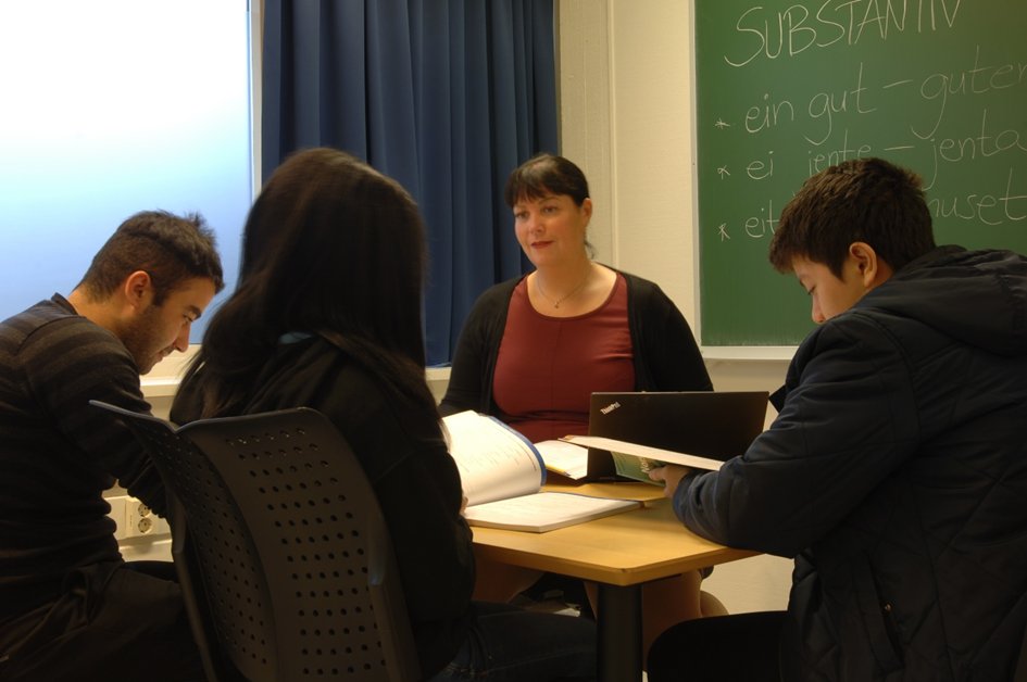 spraakprat's tweet photo. ❗️Vil du være utprøvingslærer for "Språkprat til skolen" nå i høst?❗️ Vi er på jakt etter norsklærere som kan prøve ut og kommentere nye undervisningsopplegg. Gavekort til alle som bidrar.
Ta kontakt på post@sprakprat.no for mer informasjon. 🍏 https://t.co/f3E32fbVFR