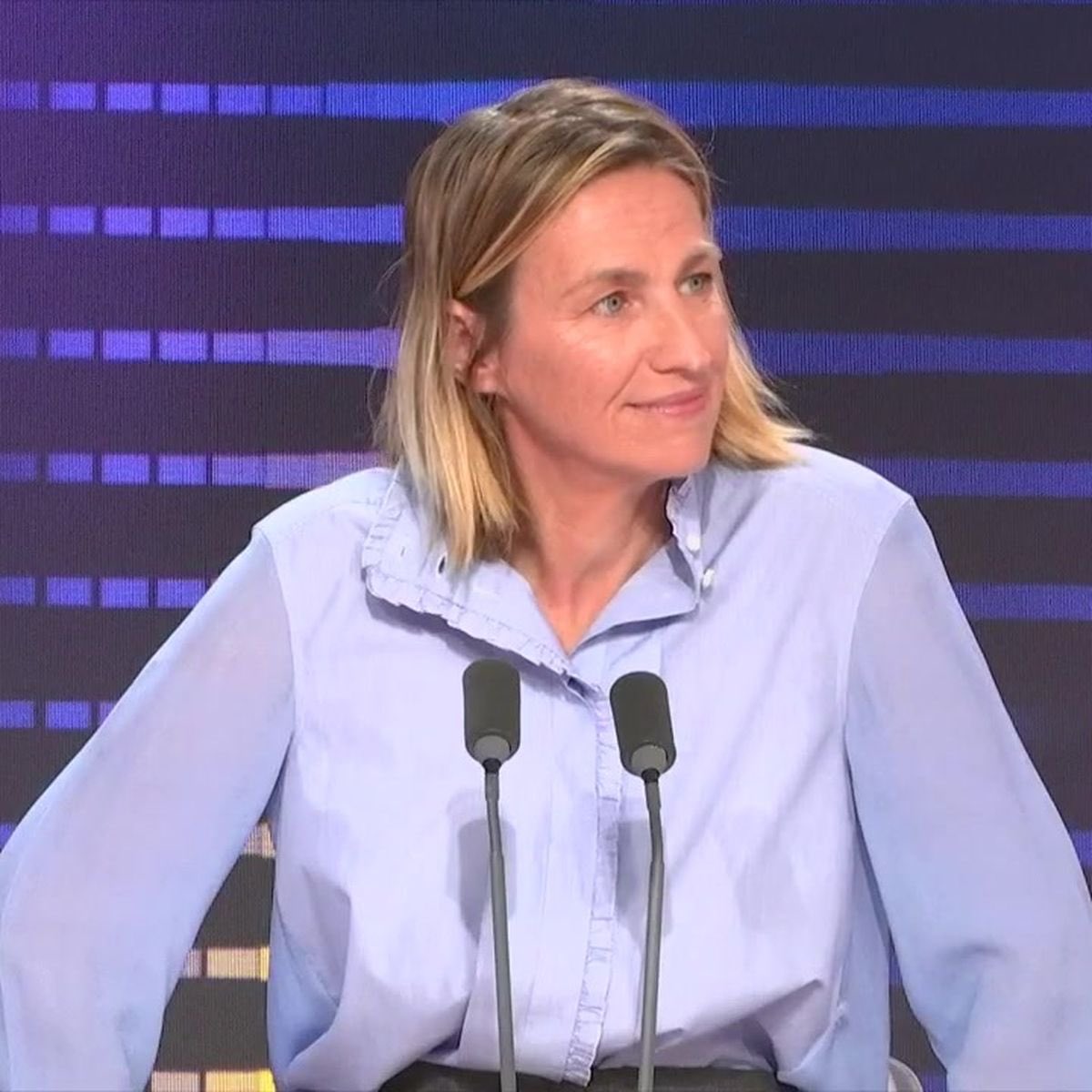 Brevesdepresse's tweet photo. ⚡️🇫🇷FLASH - Revalorisation automatique du SMIC avancée de 2 mois : "Ça fait 28€ net / mois, donc c’est déjà quelque chose", s’enthousiasme Astrid Panosyan-Bouvet, min. minoritaire du Travail et de l’Emploi, qui a gagné 6,1 millions d’€ sur la période 2017-2021. (itw Franceinfo) https://t.co/86u5xQA8Y4