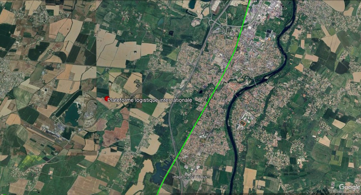 C'est pas beau ça, une énième plateforme logistique. Oui mais internationale cette fois ! Et donc ... toujours loin d'un axe ferroviaire. Faudrait surtout pas rendre possible l'arrivée de marchandises par le rail.