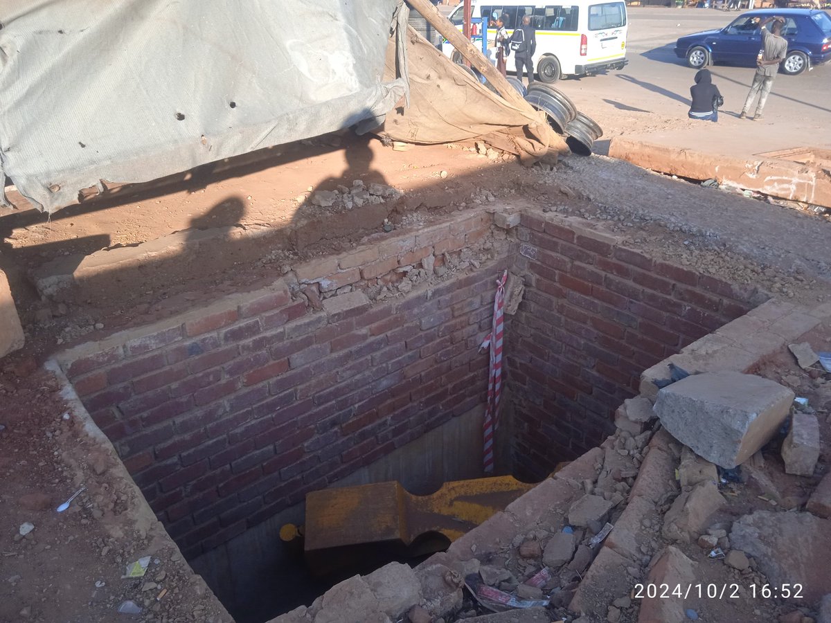 hlodilizer's tweet photo. @CityTshwane Please can you come to close this hole next to  mam's square   please https://t.co/DLCD0ikNG4