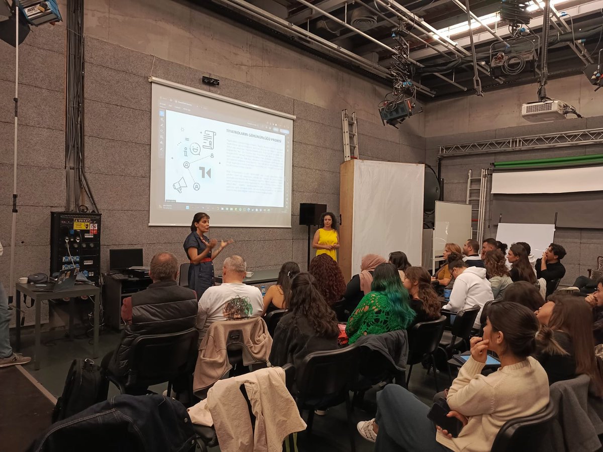 Tiyatro Kooperatifi olarak, kooperatifimize dahil özel tiyatroların görünürlüğünü artırmak ve tiyatro sanatını daha çok seyirciye ulaştırma hedefiyle, Bilgi Üniversitesi ile bir iş birliği başlattık.

Bilgi Üniversitesi <a href="/ifbilgi/">BİLGİ İletişim Fak.</a> Dekanı Prof. Dr. Itır Erhart <a href="/itirerhart/">Itır Erhart</a>, Prof. Dr.