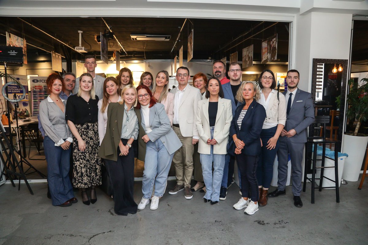 ✨ Hvala vam što zajedno obeležavamo 3️⃣0️⃣ godina rada Fondacije Centar za demokratiju! 

Debata „Uloga mladih u procesu EU Zapadnog Balkana“ 🇪🇺

<a href="/KOMSmladi/">KOMS MLADI</a>
<a href="/MrezazamladeCG/">Mreža za mlade Crne Gore</a>
<a href="/CEPBelgrade/">CEP Belgrade</a>
<a href="/pokretslobodnih/">Slobodni građani</a>
<a href="/NarodniPokretS/">Narodni pokret Srbije</a>
<a href="/jelenabanjaac/">Jelena Banjac</a> 
<a href="/DajanaaOstojic/">Dajana Ostojić</a> 
<a href="/Natasa_Vucko/">Natasa Vuckovic</a>