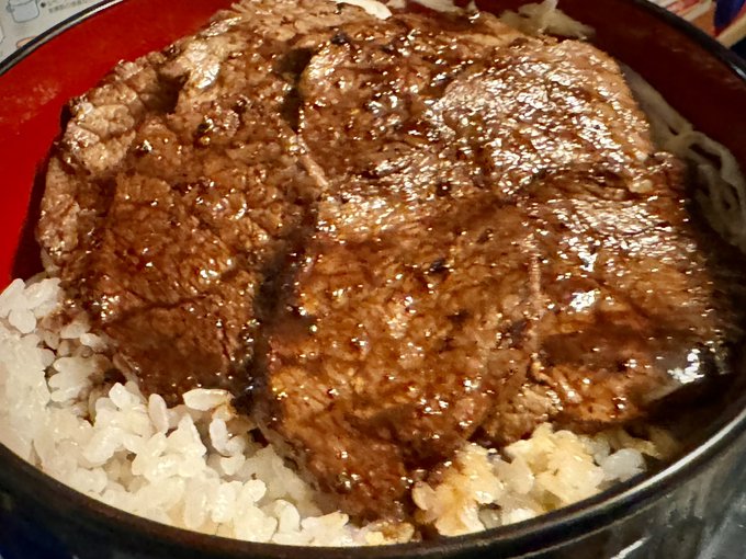 焼肉用の肉を、焼肉としてあまり食べてないので、焼肉丼した
焼肉うめえ
タレは赤ワイン、鎮江香酢、醤油
味醂や砂糖入れても良かったんだけど、シンプルに醤油味欲しかった 