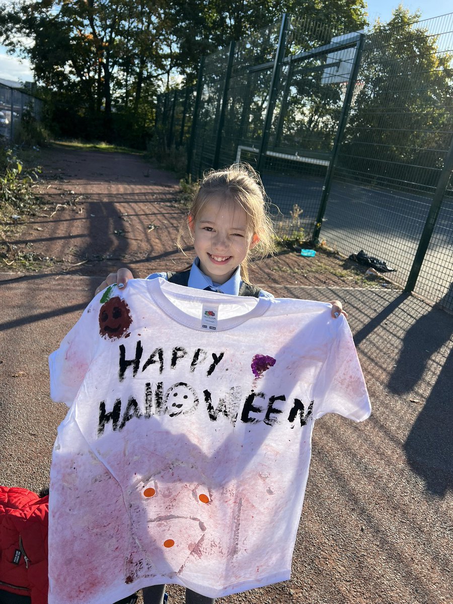 Come join us every Wednesday at Gallowgate Street Play from 3.00PM - 4.30PM 

Yesterday at Street Play we got creative making Halloween tops. 🎃

#PEEKPlay