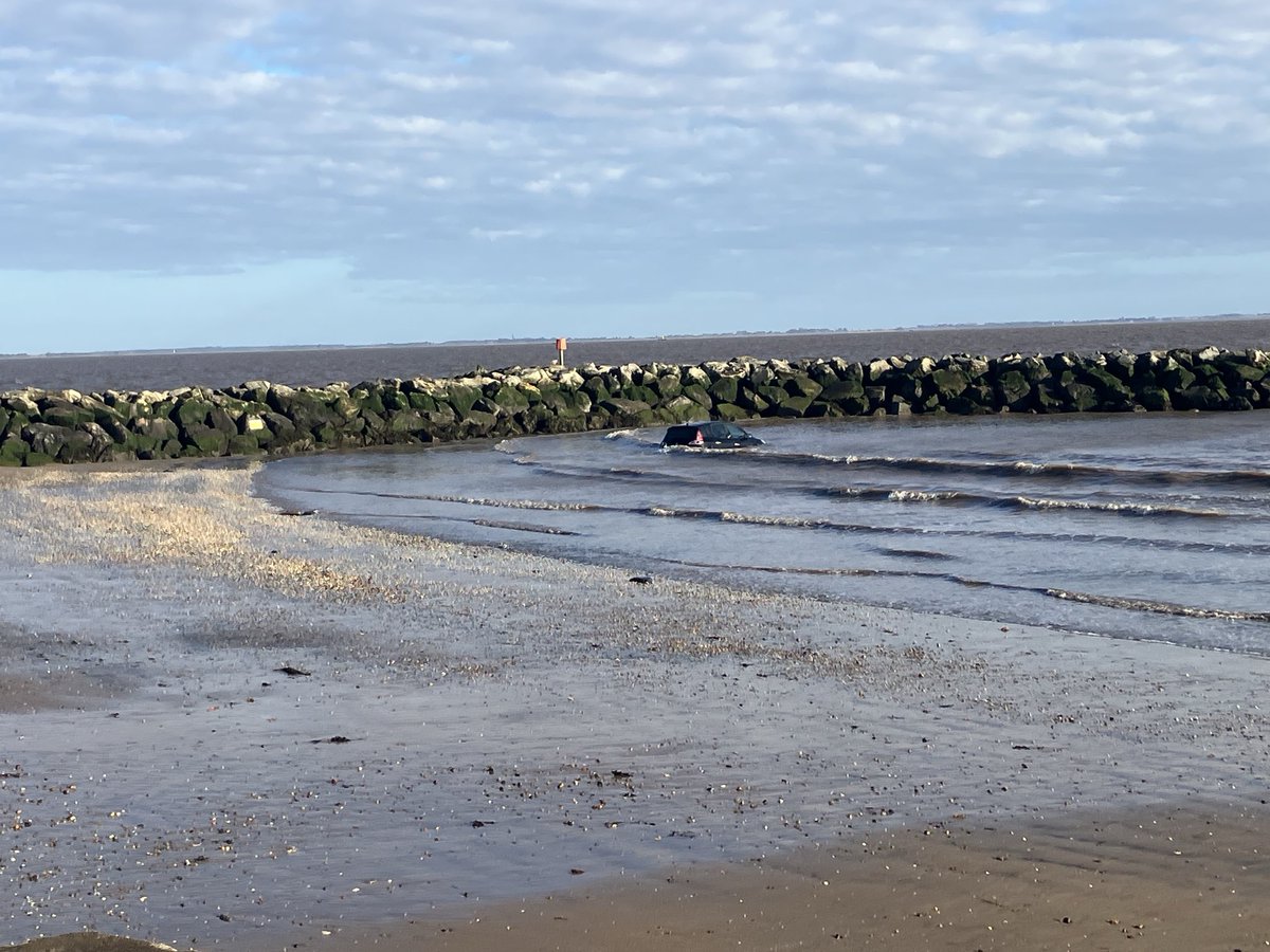 Yep thats a car stuck off North prom in #cleethorpes and then the recovery truck got stuck…that’s now unstuck