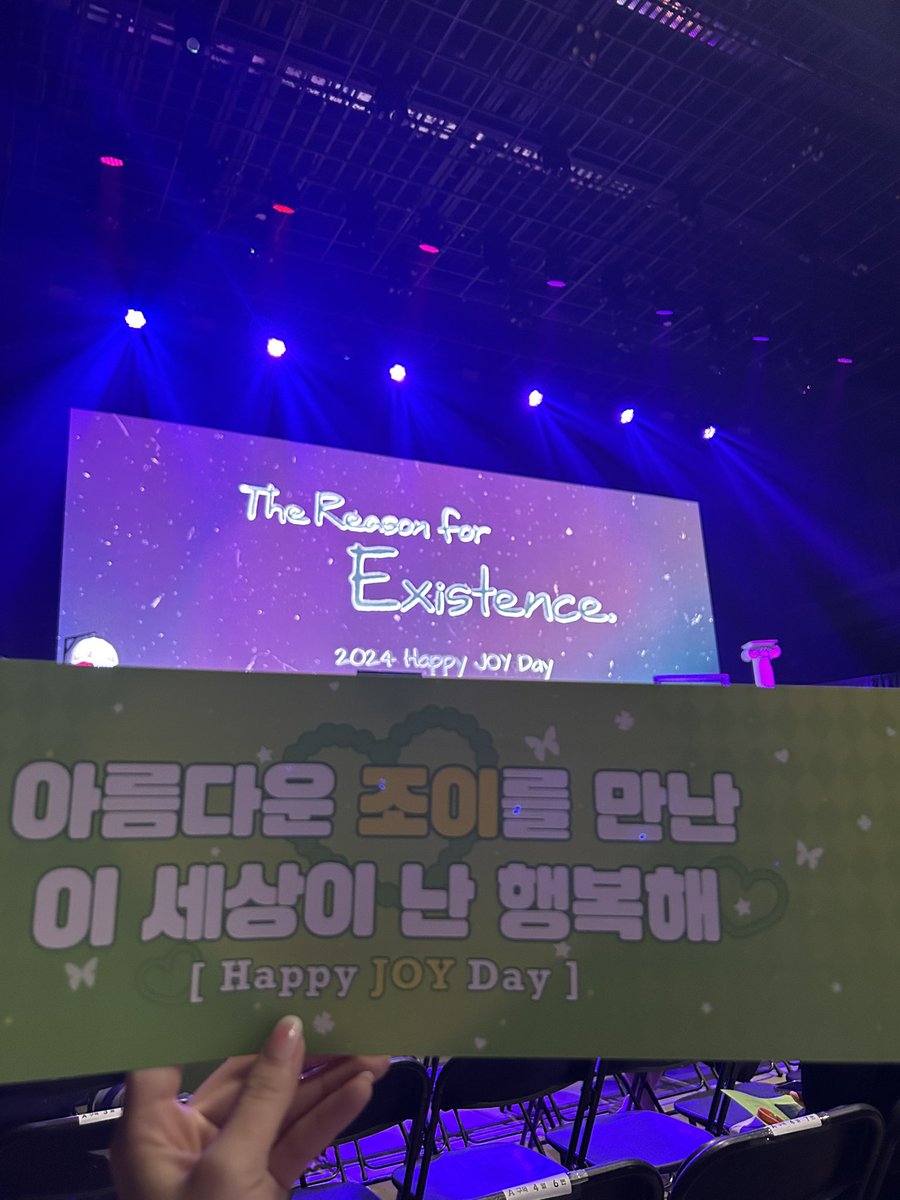 p2eeechluv's tweet photo. 무대가 너무너무 예쁘잖아 🥺💚💚 https://t.co/9ETLqD5c4c