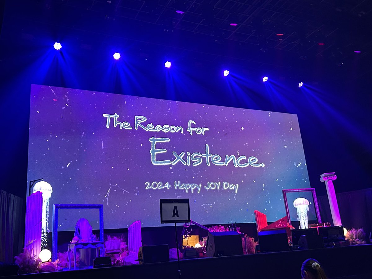 p2eeechluv's tweet photo. 무대가 너무너무 예쁘잖아 🥺💚💚 https://t.co/9ETLqD5c4c